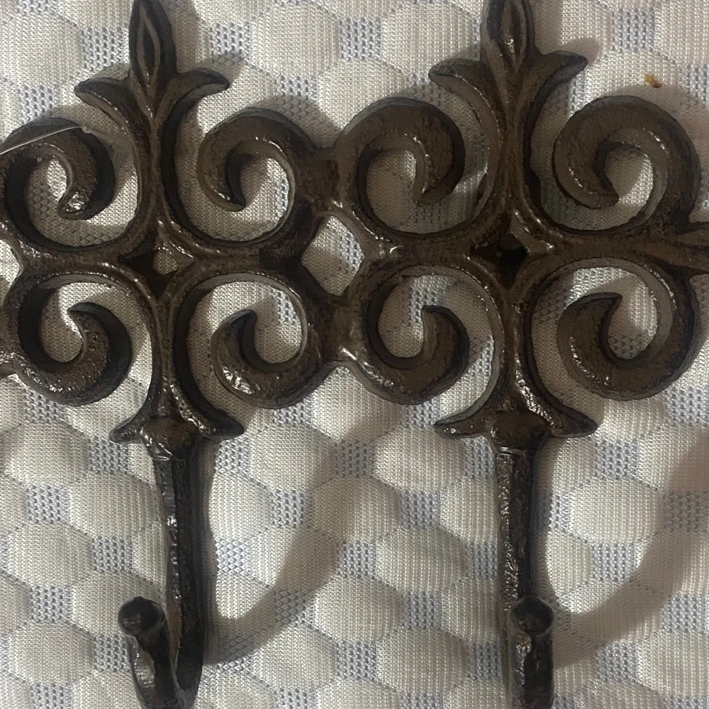 Decorative Black Ornate 3-Hook Wall Rack